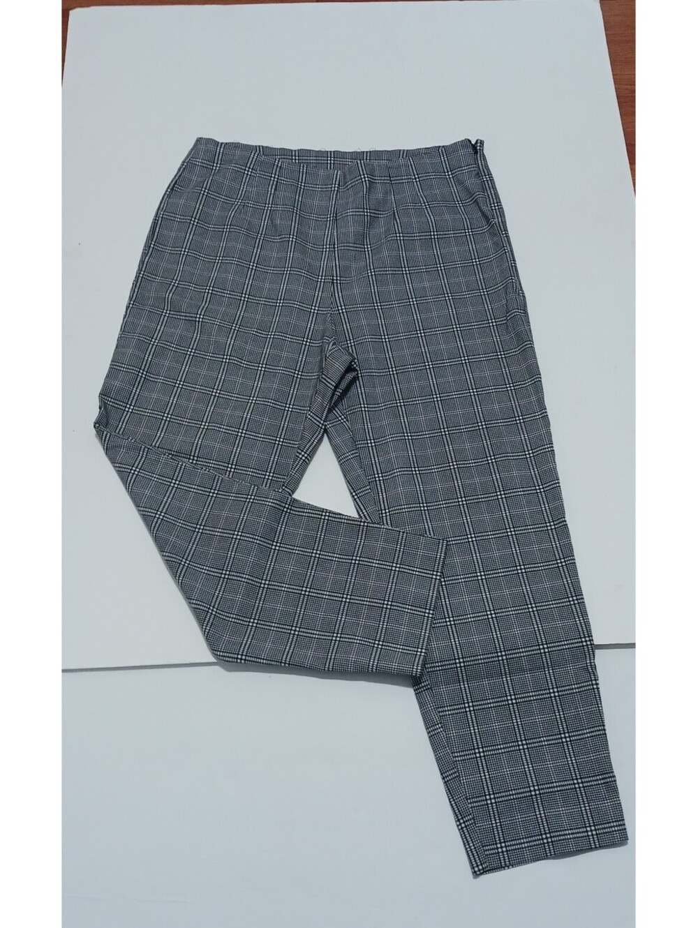 Time TRU. Women's  black & white long plaid stretched  pants Zip closures  18